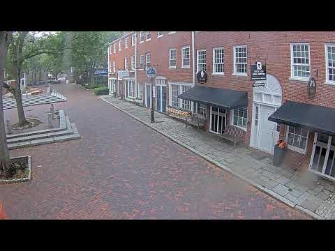 Live view of Inn Street Fountain Splash Pad in Newburyport, Massachusetts