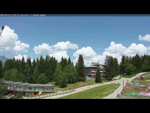 Live webcam view of Arc 1600 Village in Les Arcs, Auvergne Rhône-Alpes, France showing alpine scenery