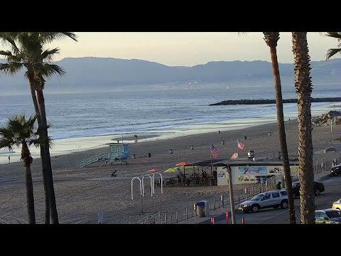 Live view of Manhattan Beach, California coastline with pier and ocean waves