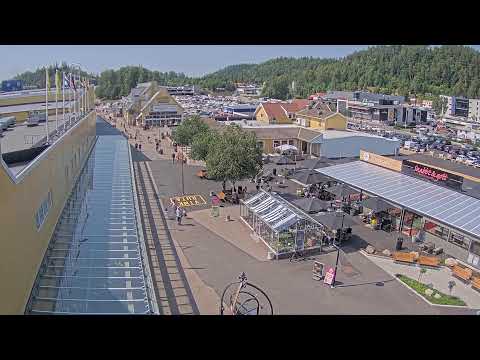 Varuhusentre Ullared live webcam showing bustling shopping center entrance in Sweden