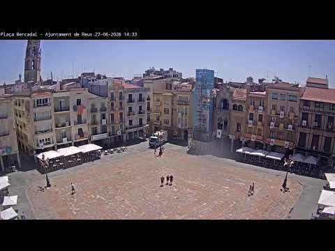 Live webcam view of Placa Mercadal square in Reus, Spain with historic buildings and lively street scene